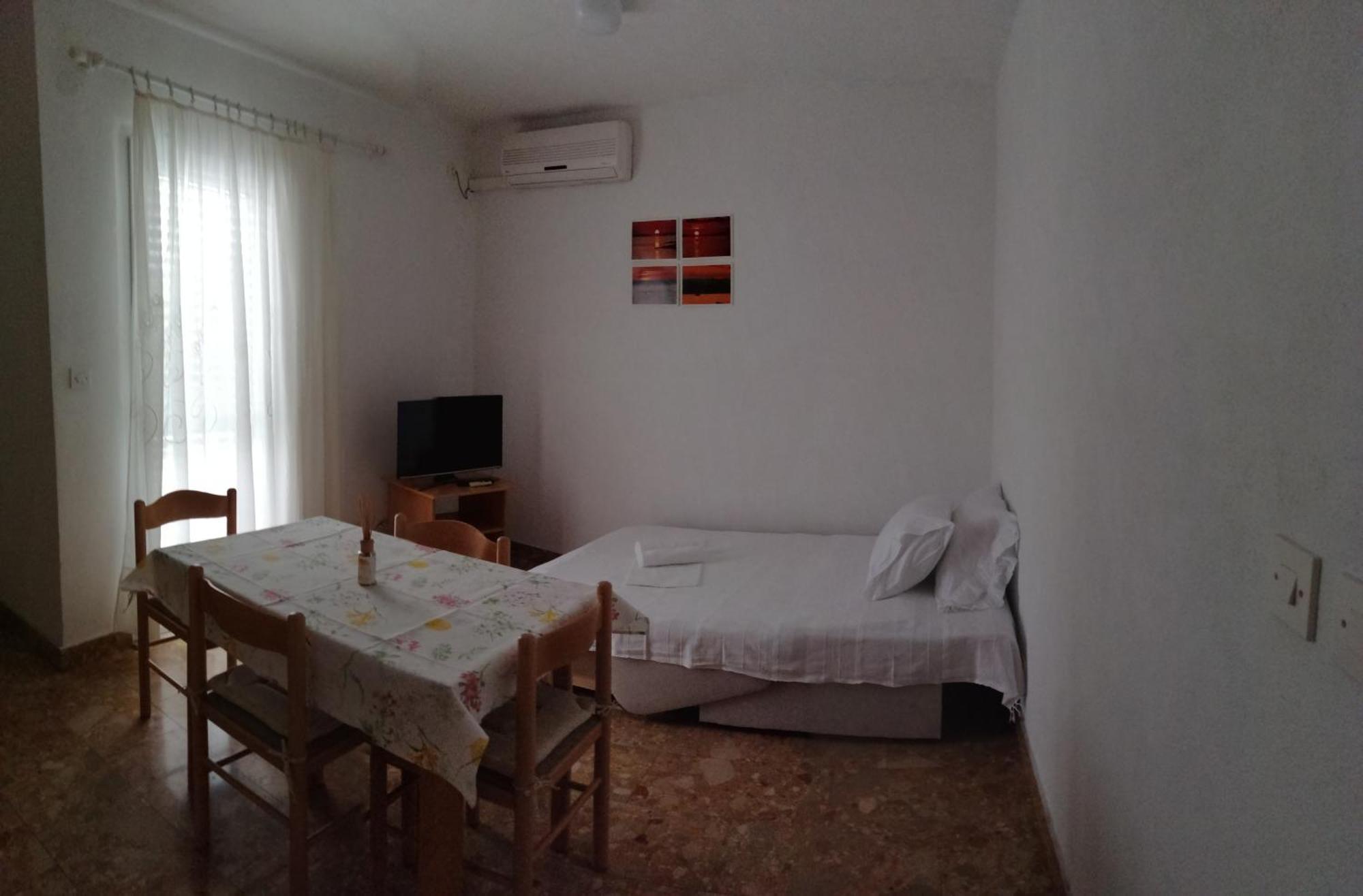 Apartments Vini And Ivana Sućuraj Chambre photo